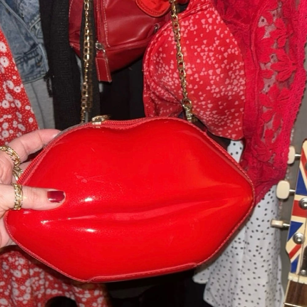 Red Lip-Shaped Women's Bag / Clutch